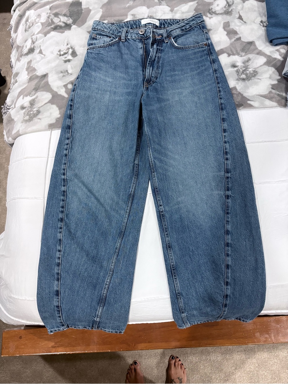 Zara Barrel high rise Women’s Jeans in Medium Blue 0